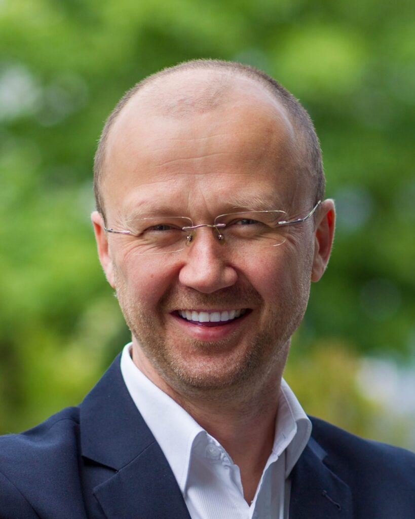 dr Adam Kowalik