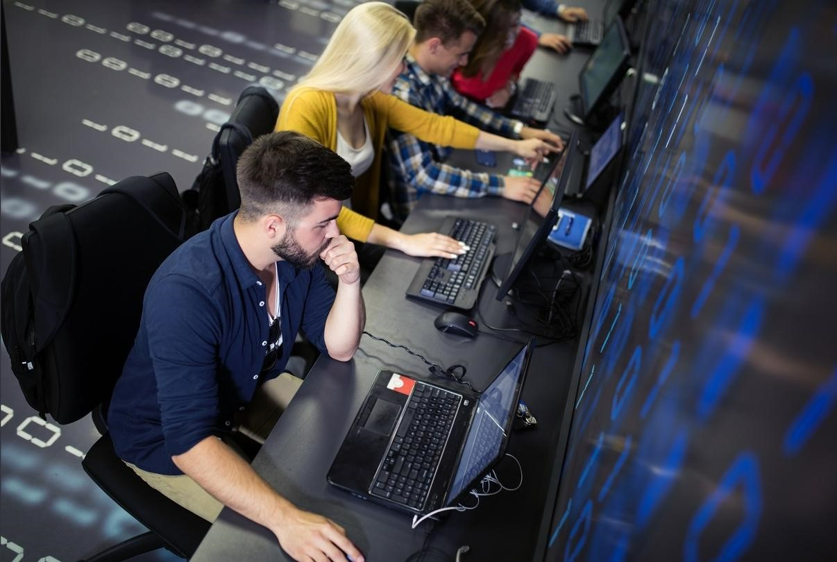 Czym zajmuje się architekt cyberbezpieczeństwa?