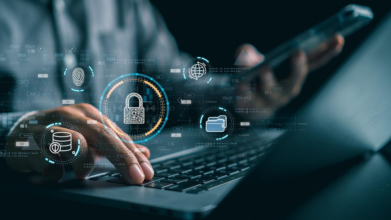 Cyberatak i jego wpływ na działalność firm – jak się zabezpieczyć?